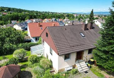Großzügiges Einfamilienhaus mit Einliegerwohnung in begehrter Wohn- und Aussichtslage von Kaufungen