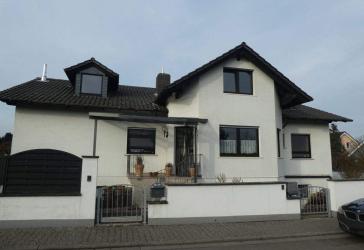 Großzügiges Wohnhaus mit Pool und Einliegerwohnung in attraktiver Lage von Wallertheim!