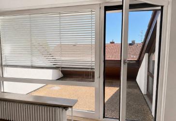 Frisch renovierte 4-Zimmer-Dachgeschosswohnung mit Dachterrasse in Erlangen-Frauenaurach