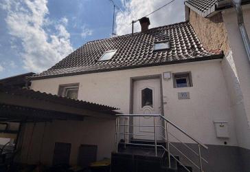 Großzügiges Einfamilienhaus über mehrere Ebenen