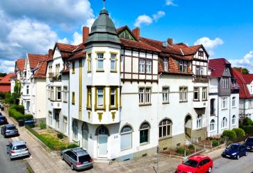 Großzügige 4-Zimmer-Wohnung in klassischem Altbau Nähe Ostpark