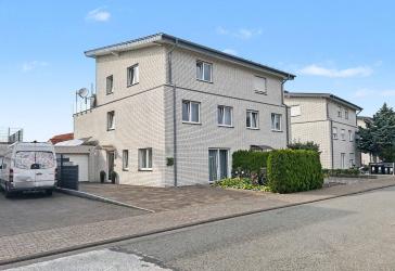 Attraktive Doppelhaushälfte mit Kamin, Dachterrasse und Garage in begehrter Lage von Paderborn