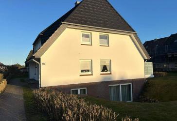 Strandnahe, courtagefreie 2,5 Zimmer-Eigentumswohnung mit Terrasse und PKW-Stellplatz in Wenningstedt/Syltz