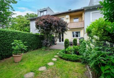 TOP-Infrastruktur und dennoch ruhig gelegen: Reihenmittelhaus mit Ausbaupotential!