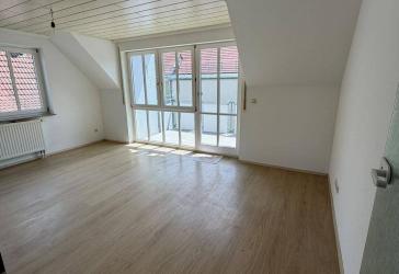 Helle 4-Zimmer-Wohnung mit Südbalkon in zentraler Lage