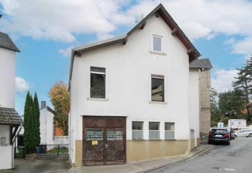 Handwerkertraum mit Grube! Einfamilienhaus inkl. Werkstatt und Ausbaupotenzial in Ransbach-Baumbach