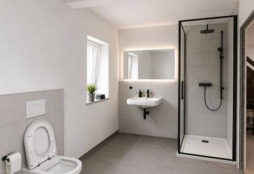 3 Zimmer Dachgeschoss Wohnung mit EBK und Klimaanlage im Zentrum von Bad Griesbach als Erstbezug