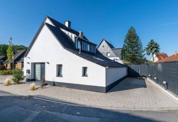 Freistehendes Einfamilienhaus mit Wintergarten und moderner Austattung!
