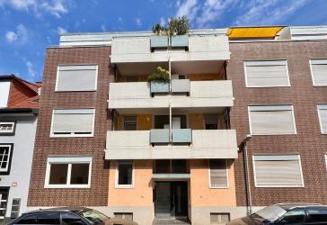 KL-Ost - Modernisierte Eigentumswohnung mit 3 Zimmern, Einbauküche, Bad, Balkon und Garage