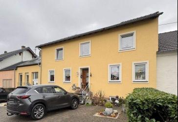 Zweifamilienhaus mit schönem Gartengrundstück. L- Echternach nur 10min!