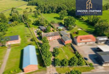 Vollvermietetes MFH mit 3 WE! Ausbaupotenzial, viel Nebengelass &weitere Baufläche! Rendite: 6,95%