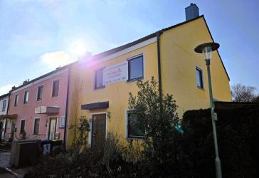 Geräumiges Reiheneckhaus mit großem Garten, Terrasse und Garage in Königsbrunn