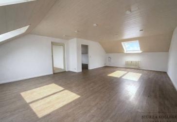 Charmante Dachgeschosswohnung mit erweitertem Wohnbereich