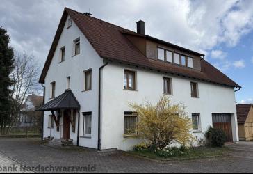 Attraktive Immobilie mit zusätzlichem Baugrundstück und Entwicklungspotenzial
