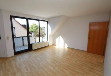 4 Zimmer - gepflegt, EBK, Balkon, 3.OG- von Privat