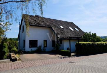 Einfamilienhaus mit Einliegerwohnung in beliebter Lage in Hünstetten-Kesselbach