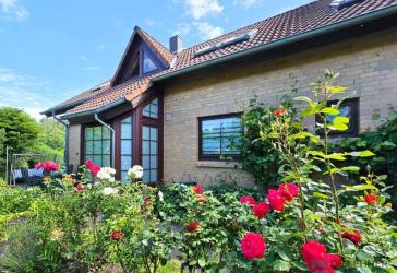 Dr. Lehner Immobilien NB- Exklusives Einfamilienhaus in idyllischer Randlage