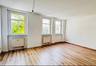 Geräumige Familienwohnung mit Balkon in Halle (Saale)