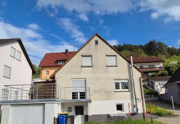 Familienhaus mit schönem Grundstück, Schuppen und Garage