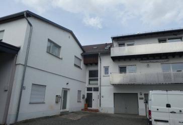 Erstbezug nach Kernsanierung mit traumhaftem Balkon und Blick ins Grüne!