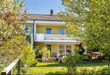 Gartenidylle trifft Wohnkomfort: Familienfreundliches Reihenhaus mit 6 Zimmern in Regensburg