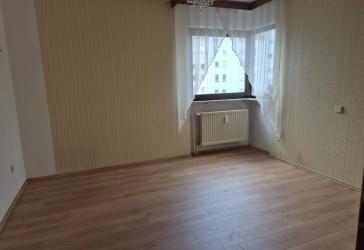 Seltene Gelegenheit: Zentrale Stadtlage – Ärzte, Einkauf, Bank, Schulen & ÖPNV nur in 5 Minuten zu Fuß.