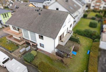 Exklusives 3-Familienhaus: Bezugsfreies Dachgeschoss, eigener Garten und effiziente Solarthermie