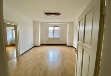 Stilvolles Wohnen in geräumiger DG Wohnung- in toller Villa in Sonneberg