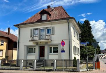 Stilvolles Einfamilienhaus mit klassischer Architektur in attraktiver Lage von Ötigheim