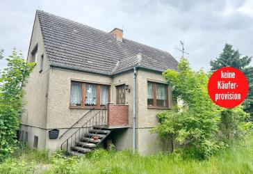 HORN IMMOBILIEN ++ großes Haus 7 Zimmer, mit großem Grundstück in Altentreptow, sanierungsbedürftig