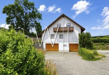 Einfamilienhaus mit großzügigem Grundstück, Blick ins Grüne & attraktiver Lage im Kurgebiet