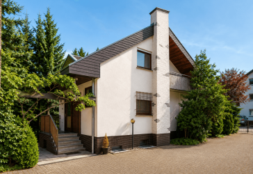 Freistehende Villa in Griesheim - 213 m², zwei Gärten, Doppelgarage & viel Potenzial