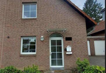 Doppelhaushälfte im Zentrum von Frechen mit Garage und Garten