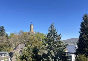 Gut geschnittene 4 - Zimmer Wohnung mit großzügigem Balkon mit Weitblick!