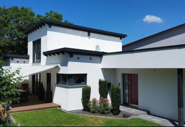 Das Haus, das mitdenkt - Energieeffizientes Einfamilienhaus mit Smart-Home-Elementen und Bungalowcharakter