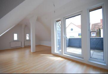 Sanierte Altbau - 4 Zimmer Wohnung - WG geeignet