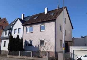 Sofort freies 2- bis 3-Familienhaus mit Potential in zentraler Lage