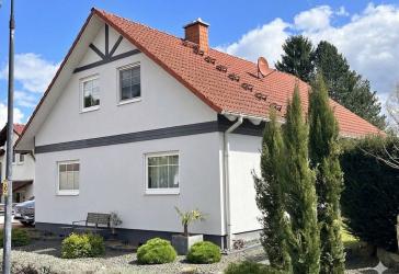 Modernes vollunterkellertes Einfamilienhaus in ruhiger Feld- und Waldrandlage topgepflegt