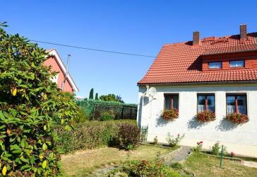 Landluft schnuppern in Löthain - DHH mit 4 Zimmern & ca. 655m² Grundstück inkl. 2 Garagen!