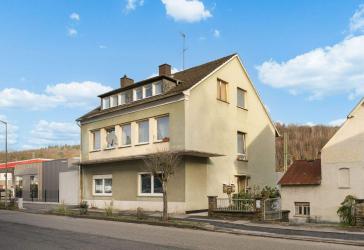 Mehrfamilienhaus im Zentrum von Wissen: 3 Wohneinheiten mit Garage