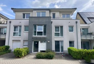 Top 2 Zimmer Wohnung mit Balkon und Außen-Stellplatz im 1. Obergeschoß