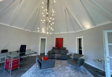 Attraktives Büro-/Praxisgebäude mit viel Raum für Erweiterung