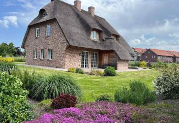 Exklusive Doppelhaushälfte mit Garten, KfW-40, nahe St. Peter-Ording