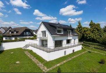 Familienparadies in Hückeswagen: 5 Schlafzimmer und großer Garten