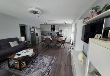 Top sanierte 3ZKBB Wohnung mit Aufzug, EBK, Balkon und Stellplatz