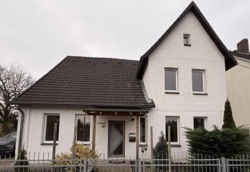 Sanierte 3-Zimmer-Wohnung mit Dachboden, Stellplatz und Gartenanteil