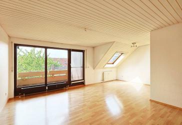 Zentral und ruhig - großzügige Dachgeschosswohnung mit schönem West-Balkon