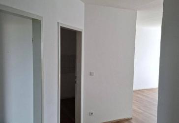 Erstbezug nach Renovierung - 2-Zimmer-Wohnung mit Loggia