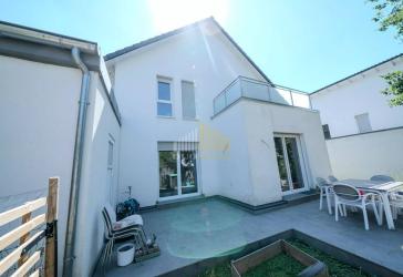 Modernes Einfamilienhaus in Perl mit Garten und Terrasse