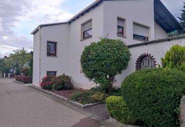 Großzügige 4-Zimmer-Wohnung mit Garten und Terrasse in ruhiger Waldrandlage